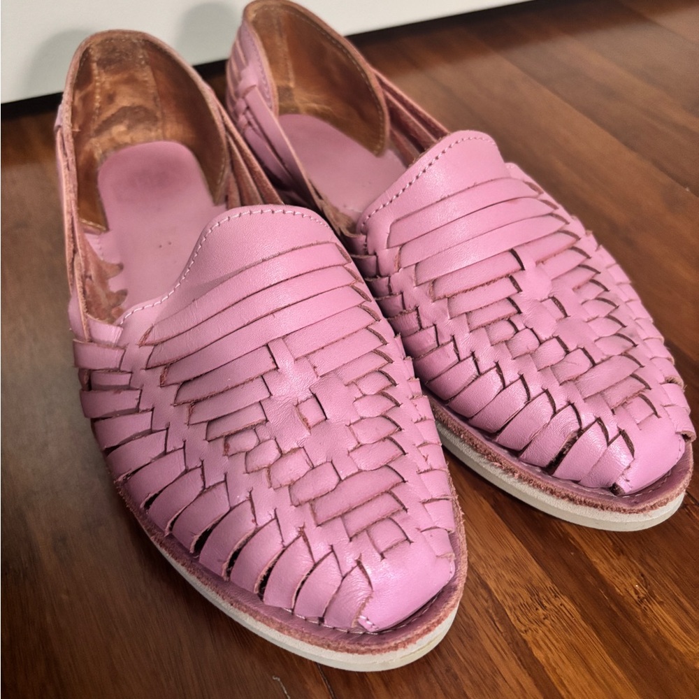 Like New- Espiritu Pink Huarache Leather Sandals. So comfy and mold to your feet